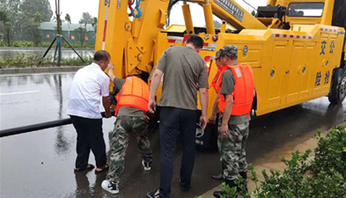 以“汛”為令 聞“雨”而動(dòng) 暴雨中洛陽公交人在行動(dòng)！