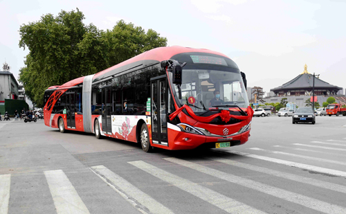 車(chē)靚，服務(wù)也靚